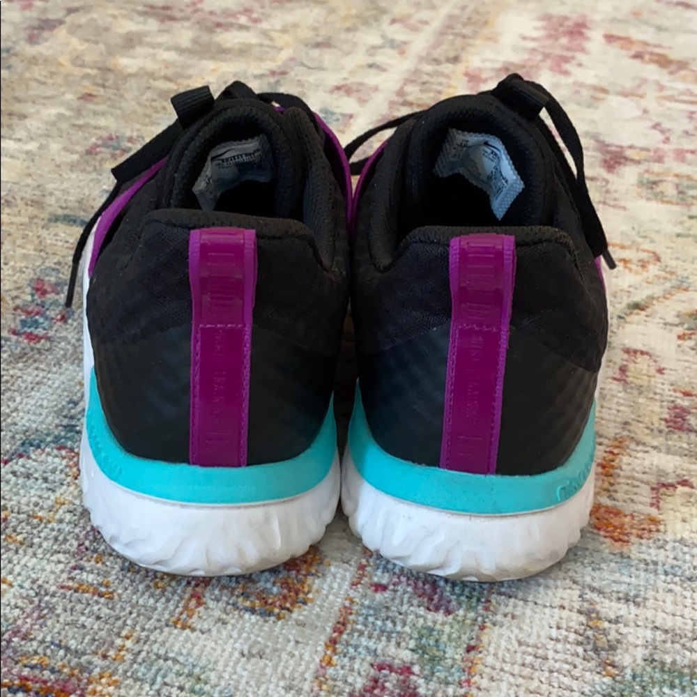 Nikes - Picture 3 of 4